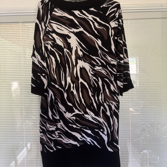 Dress - Picture 4 of 4